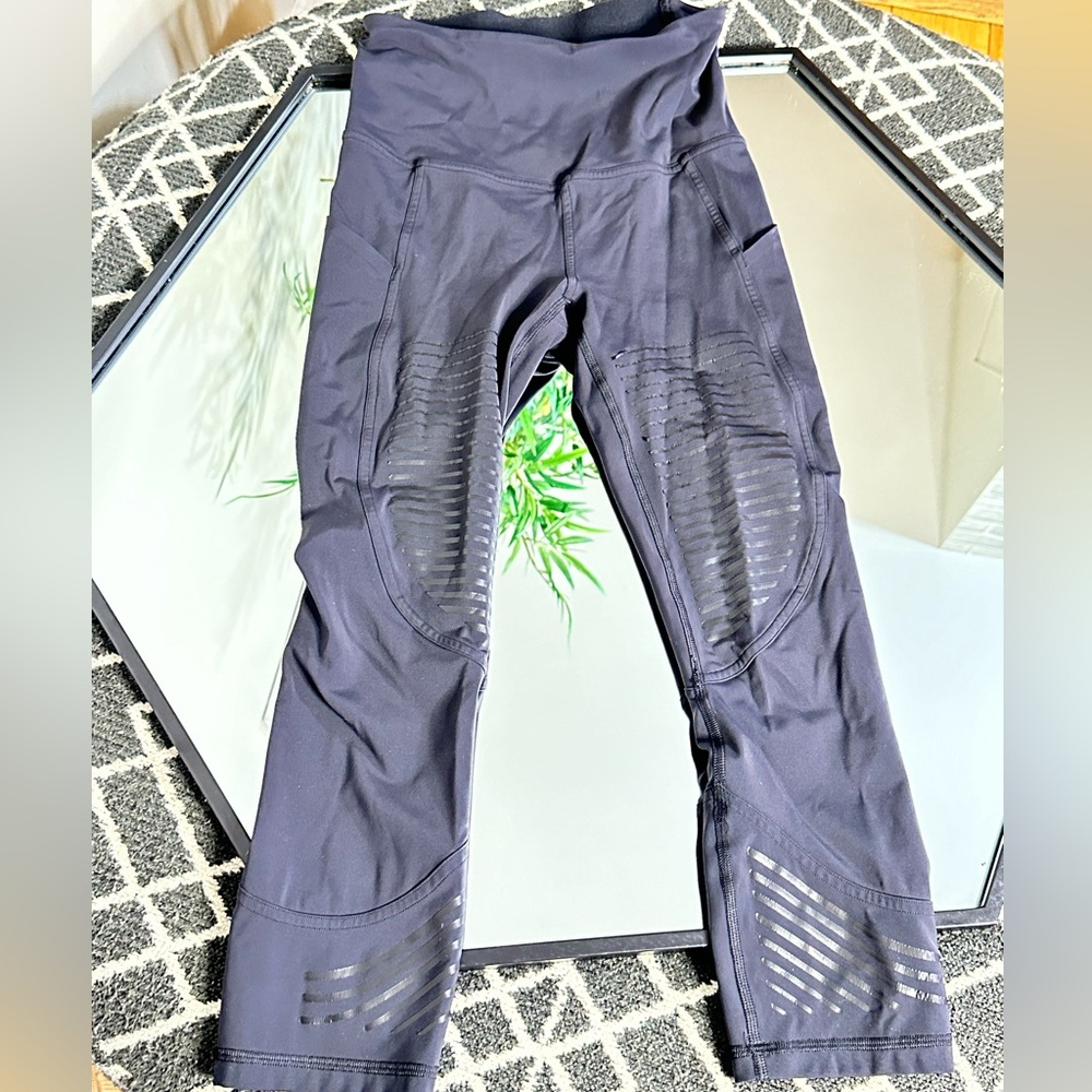 NWOT Lululemon Womens Leggings 4 Black  High Rise Tight